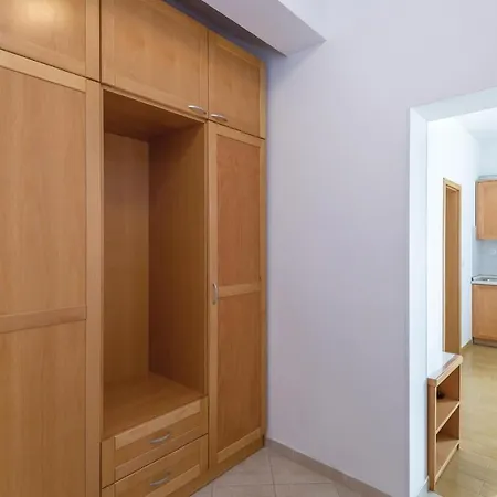 1 Bedroom In Apartment *